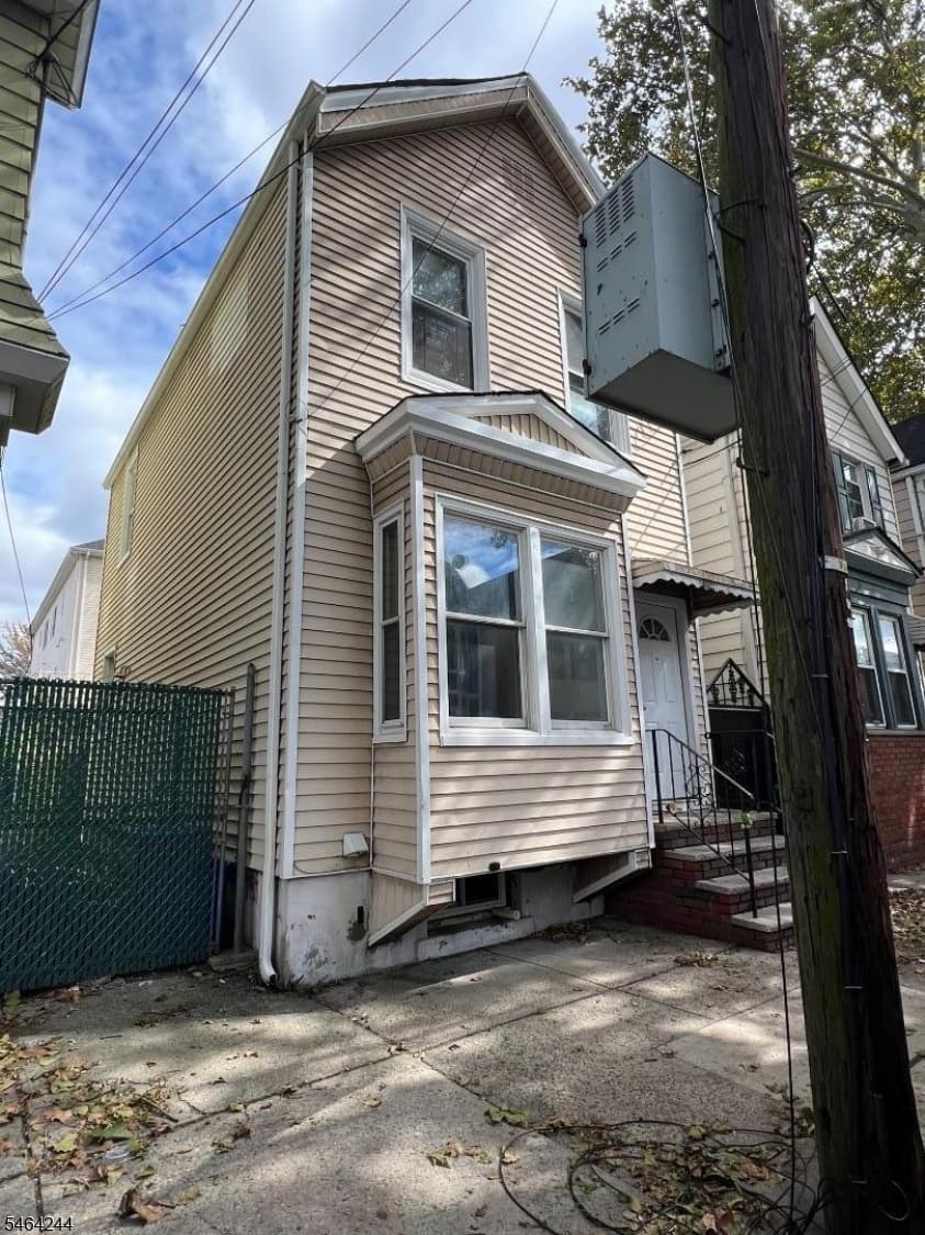 14 Lentz Ave, Newark City