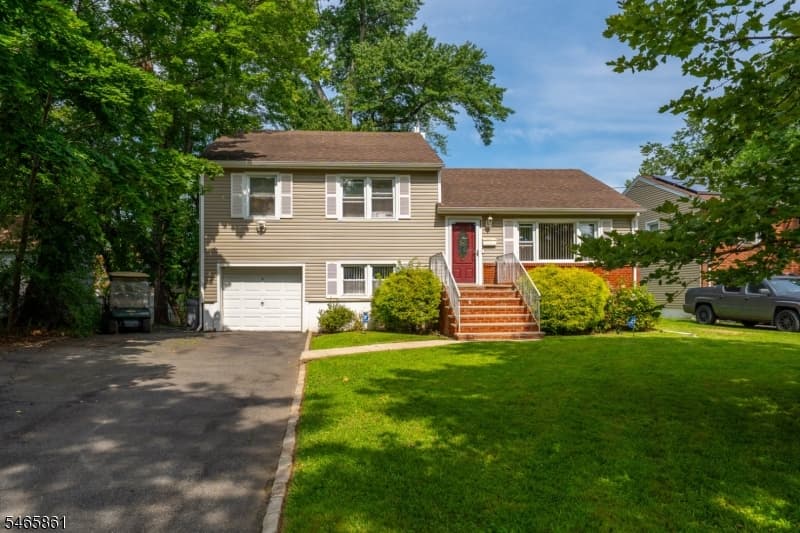 425 Adrianne Ct, City Of Orange Township