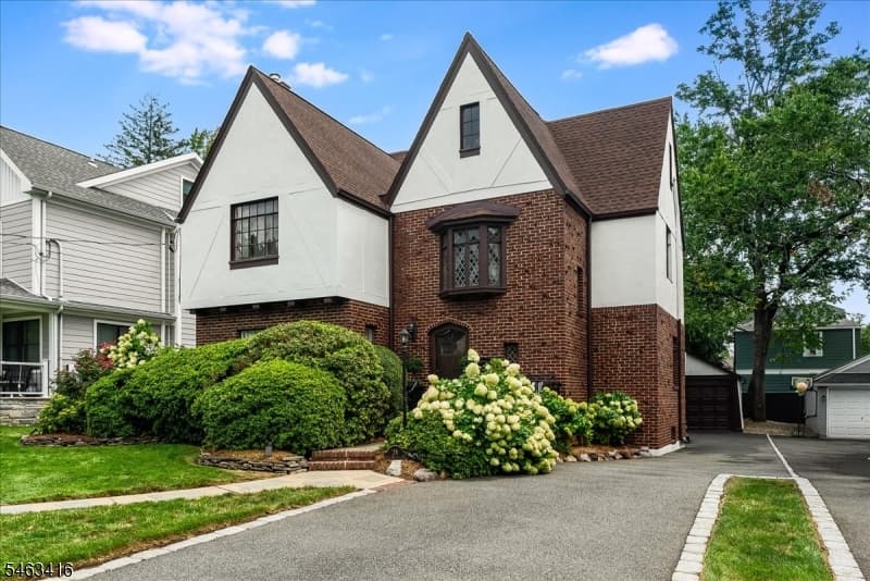 28 S Mountain Rd, Millburn Township