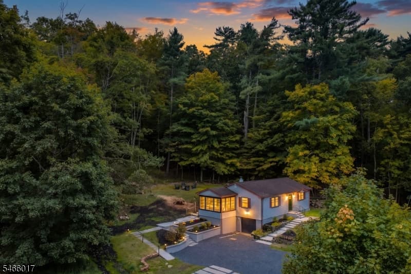 188 Clove Rd, Montague Township