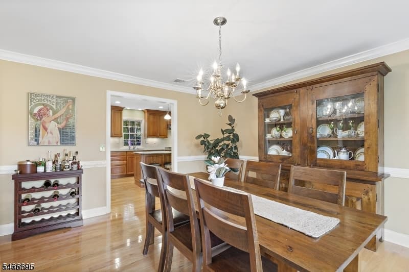 8 Stacy Ln, Bernards Township