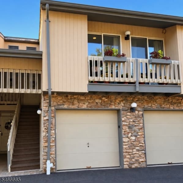 7 Perkins Dr, West Orange Township
