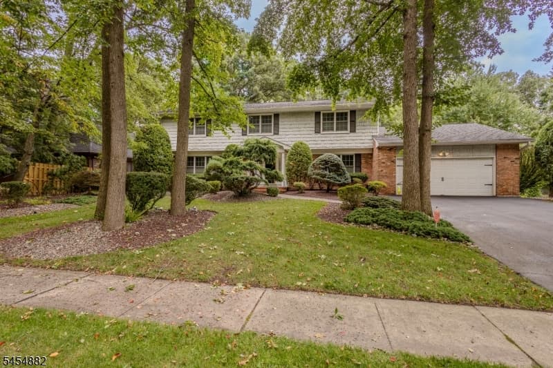 6 Burlington Ln, East Brunswick Township