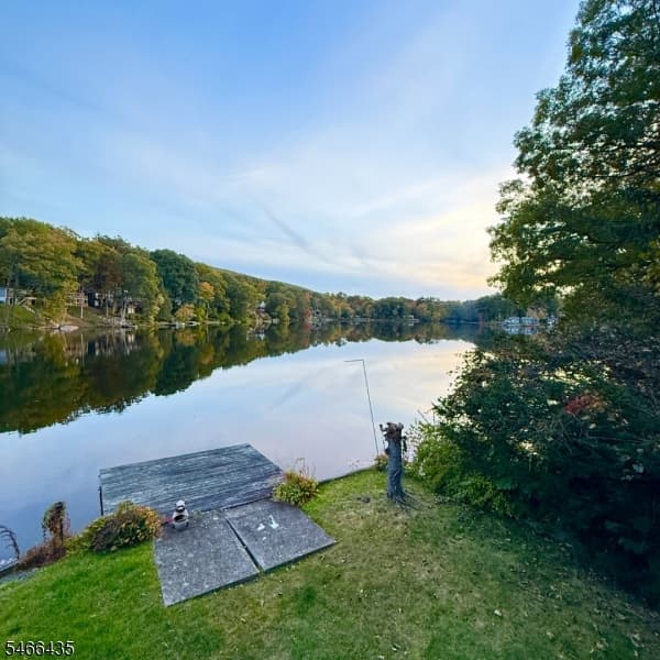 54 Horseshoe Dr, Jefferson Township