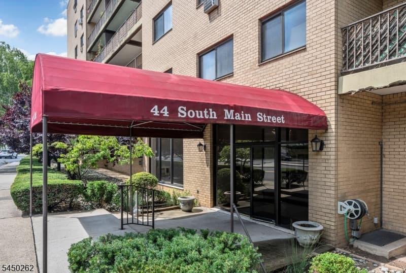 44 S Main St #6J, Lodi Borough