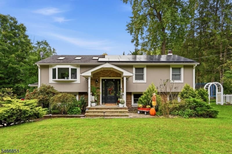 9 Ponderosa Pl, West Milford Township