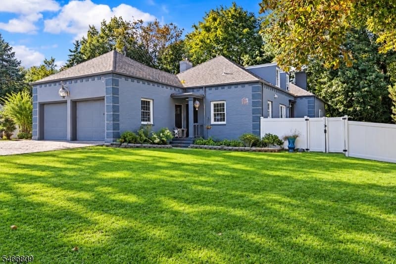 110 Kingwood Dr, Little Falls Township